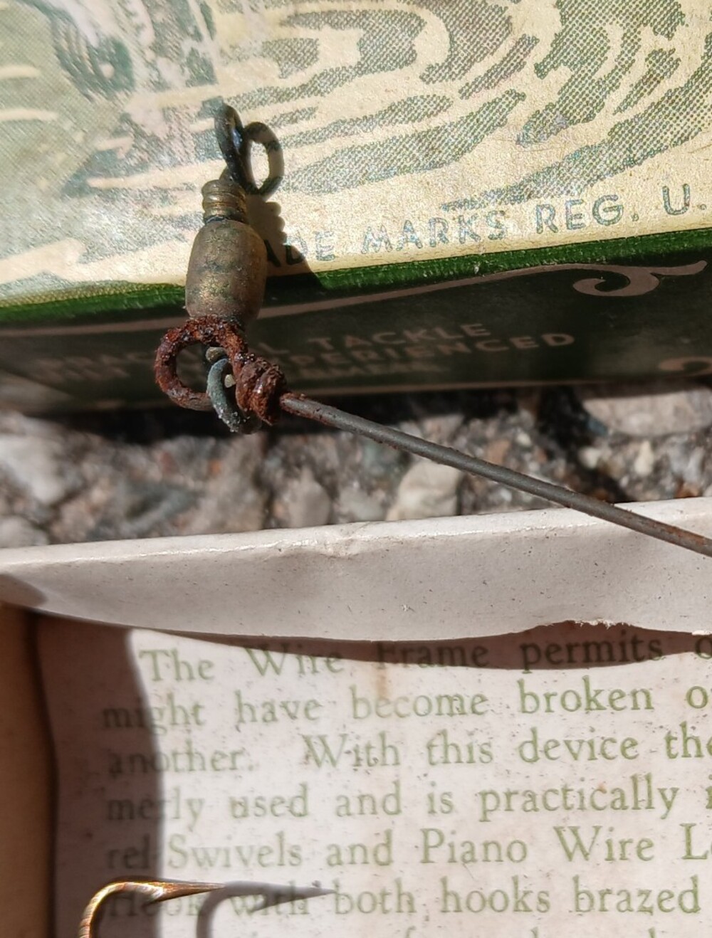 Famous Bait Metal Fishing Lure in Green and Silver - Picture 4 of 8